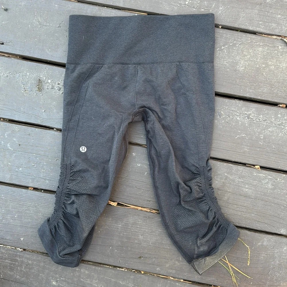 Lululemon black ribbed capris (see measurements) - Picture 2 of 6